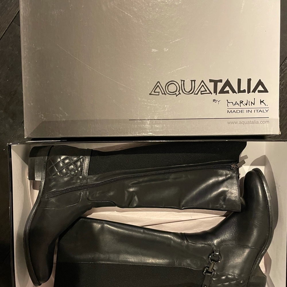Aquatalia by Marvin K.
